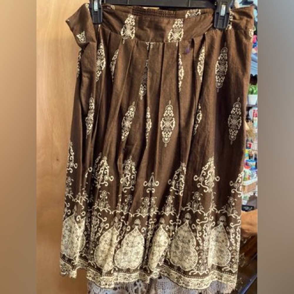 I am selling this lovely skirt